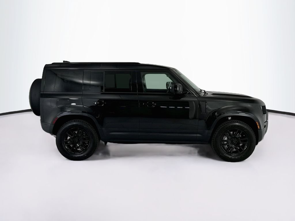 New 2026 Santorini Black Land Rover S image 4