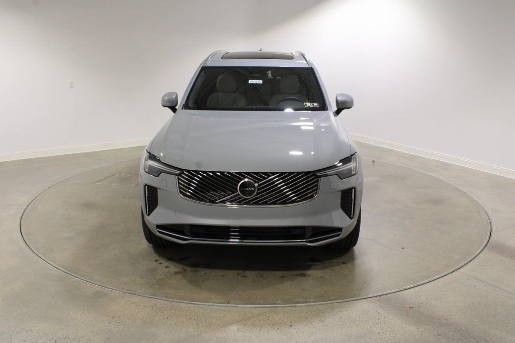 2026 Volvo XC90 Plus - Photo 8