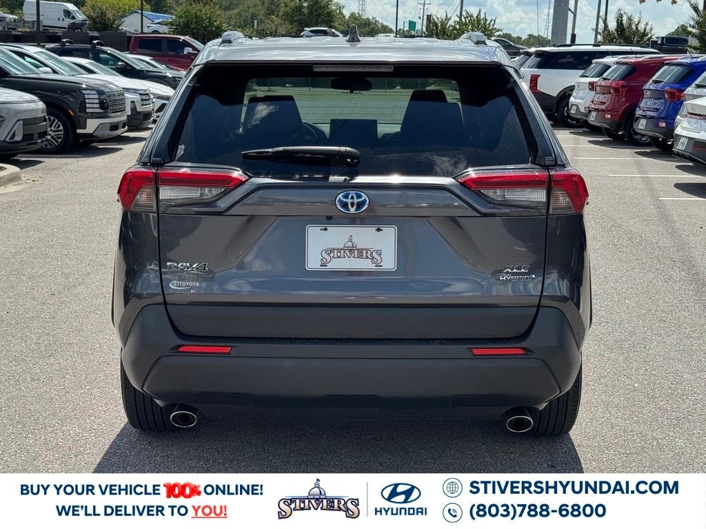 2021 Toyota RAV4 XLE - Photo 13