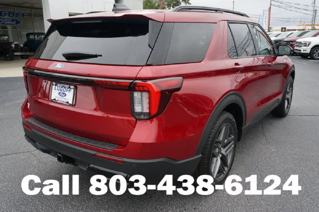 New 2027 Ruby Red Metallic Tinted Clearcoat Ford ST-Line image 3