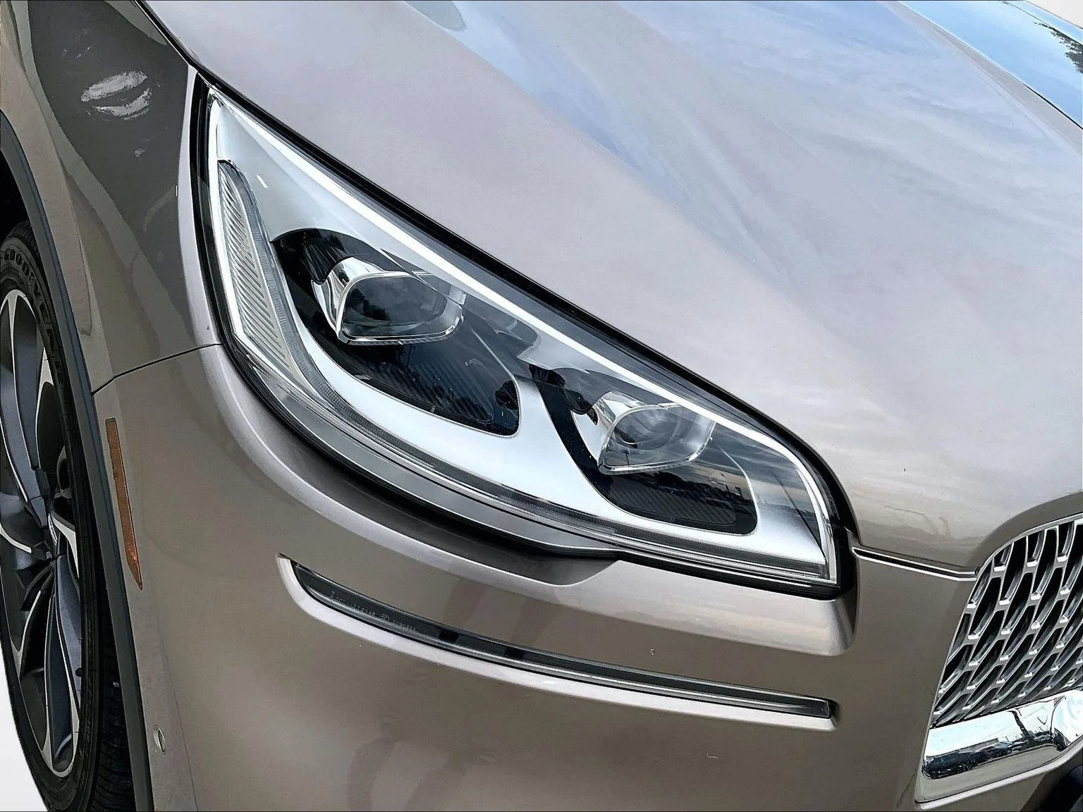 Used 2020 Beige Lincoln Reserve image 29