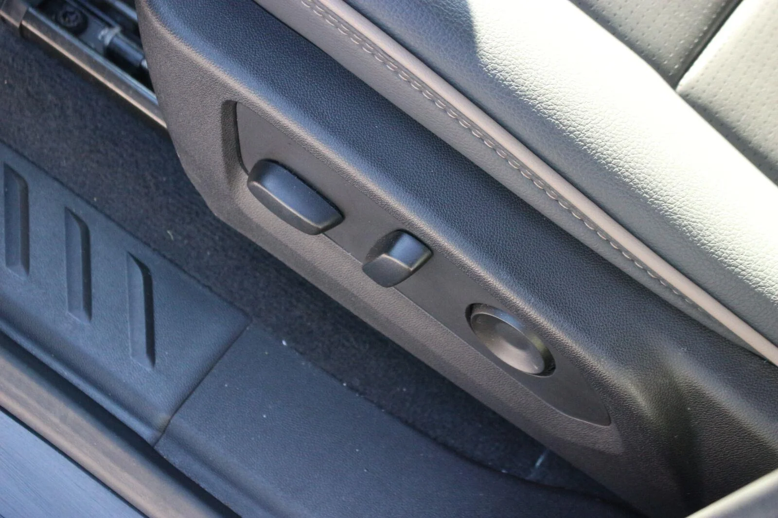 Used 2024 Onyx Black GMC Denali image 17