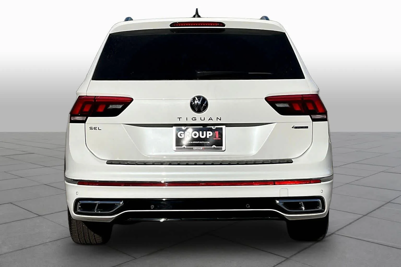 Used 2022 Oryx White Pearl Volkswagen SEL R-Line image 5