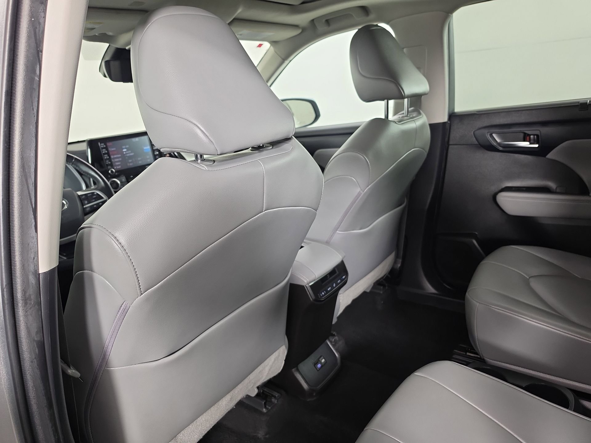Used 2022 Silver Toyota XLE image 37