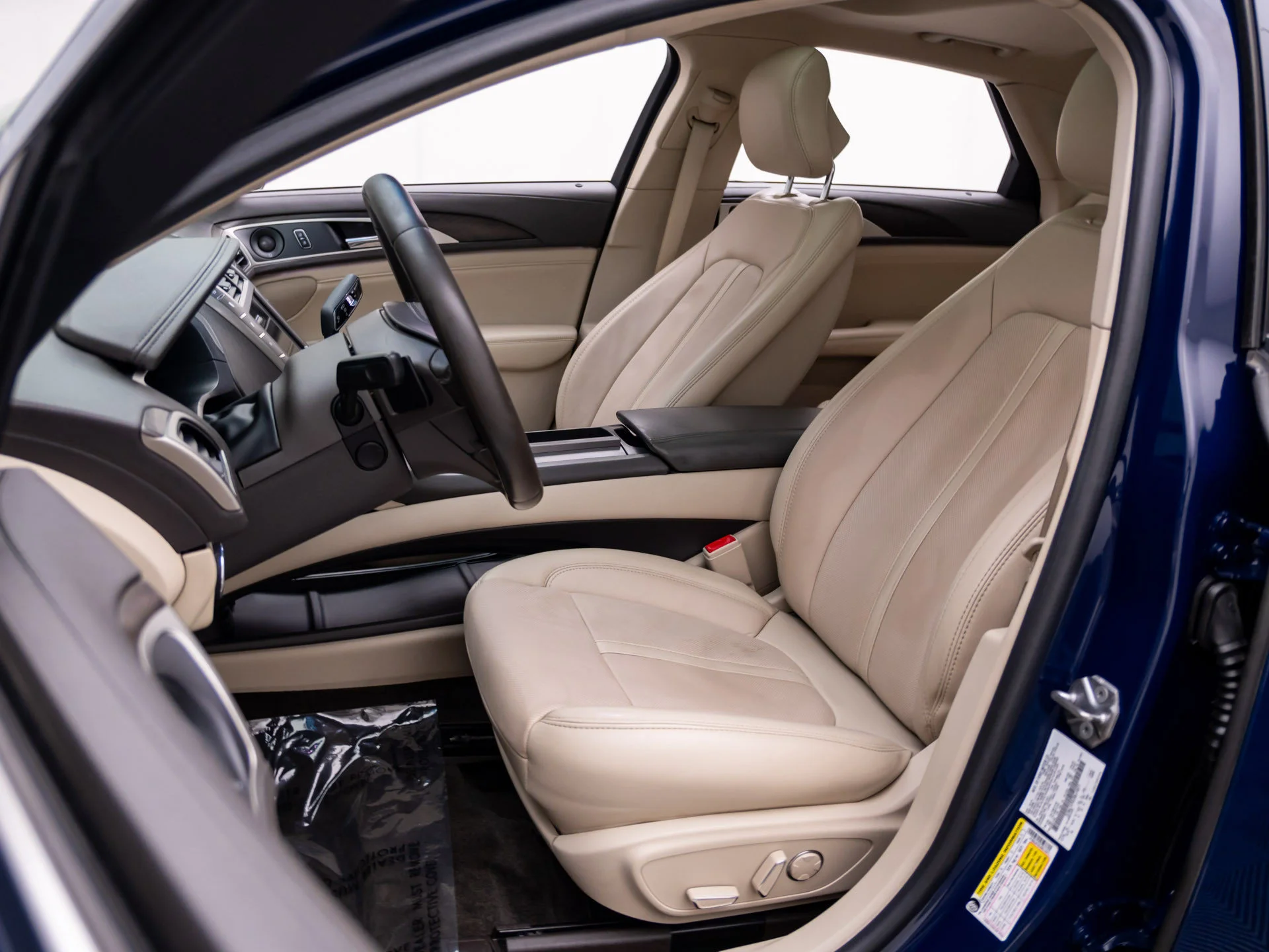 Used 2018 Blue Lincoln Reserve image 17