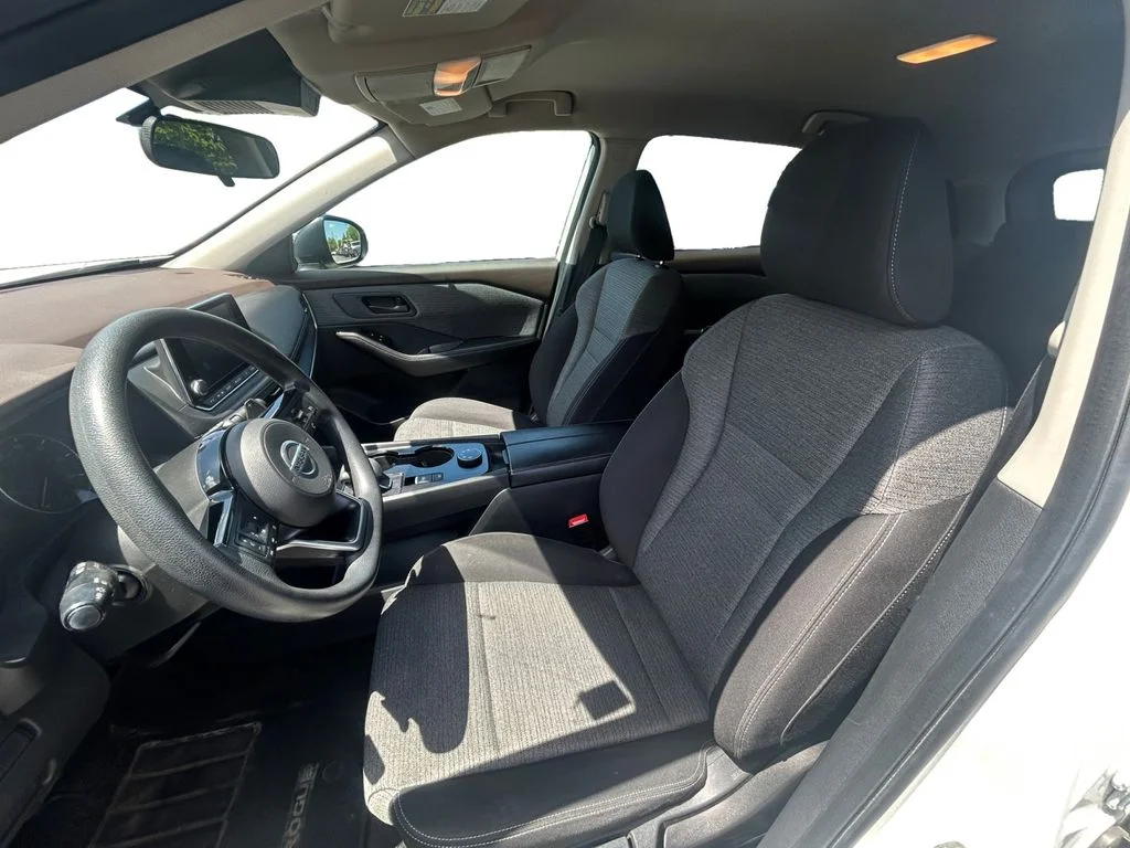 Used 2021 Glacier White Nissan S image 10