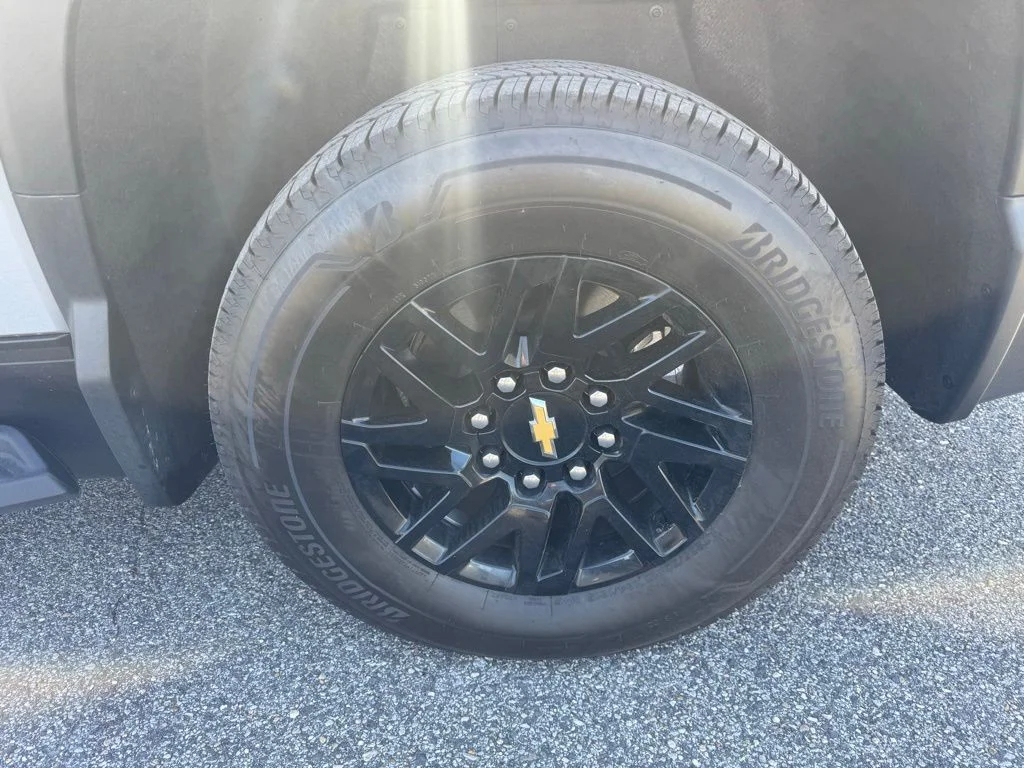 New 2026 Slate Gray Metallic Chevrolet LT image 3