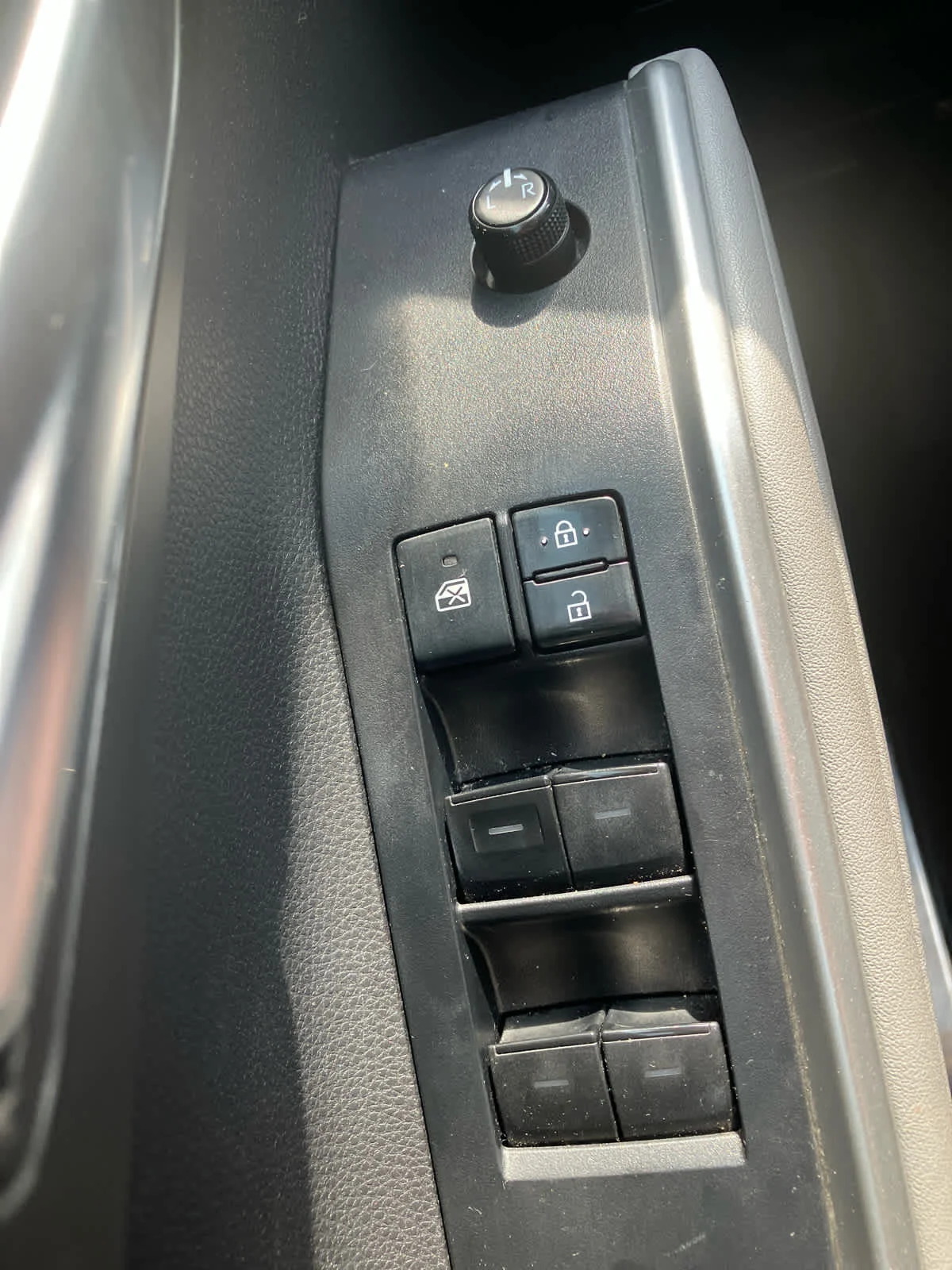 Used 2020 Blizzard Pearl Toyota XLE image 12