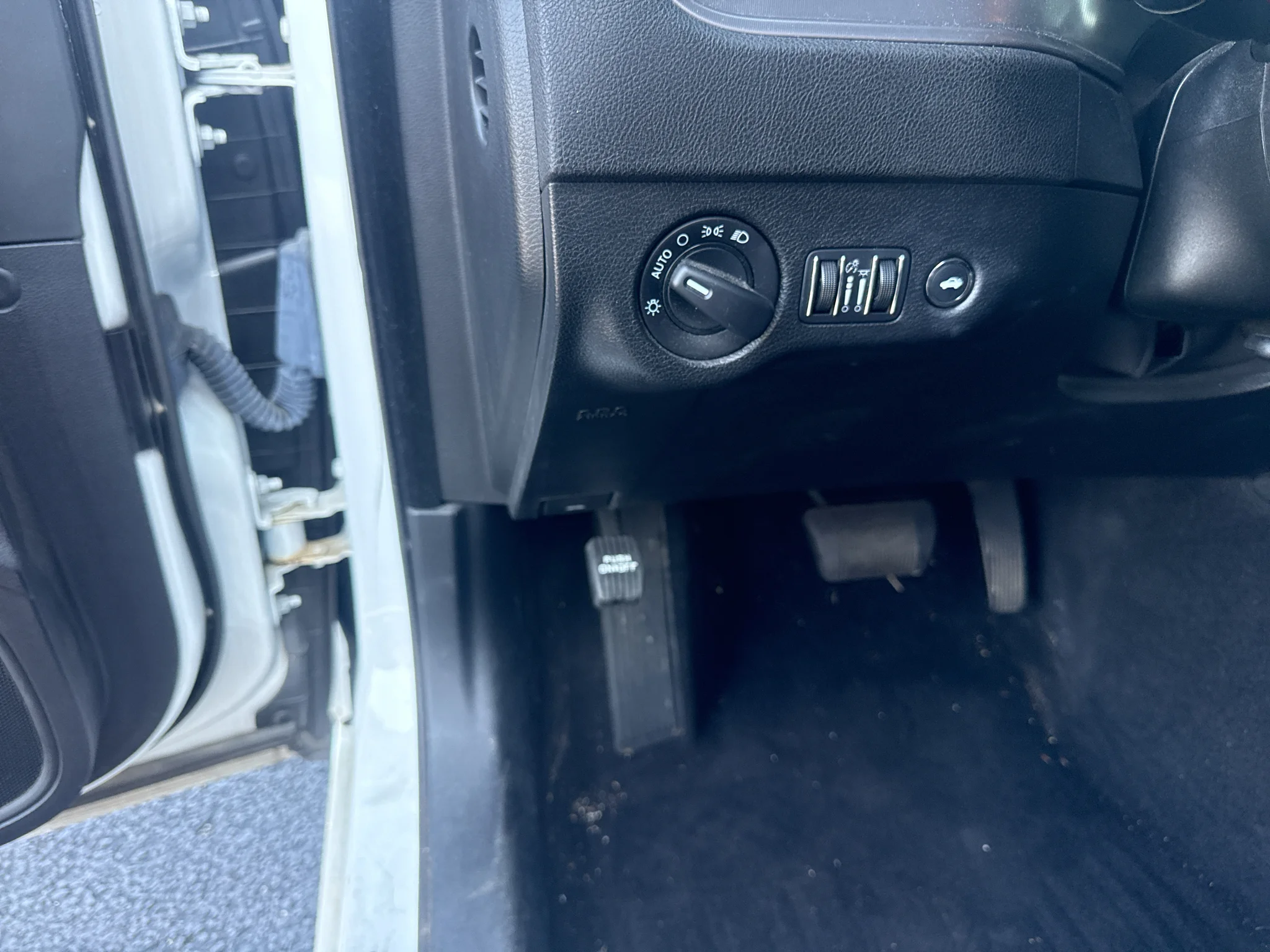 Used 2023 White Knuckle Clearcoat Dodge SXT image 12