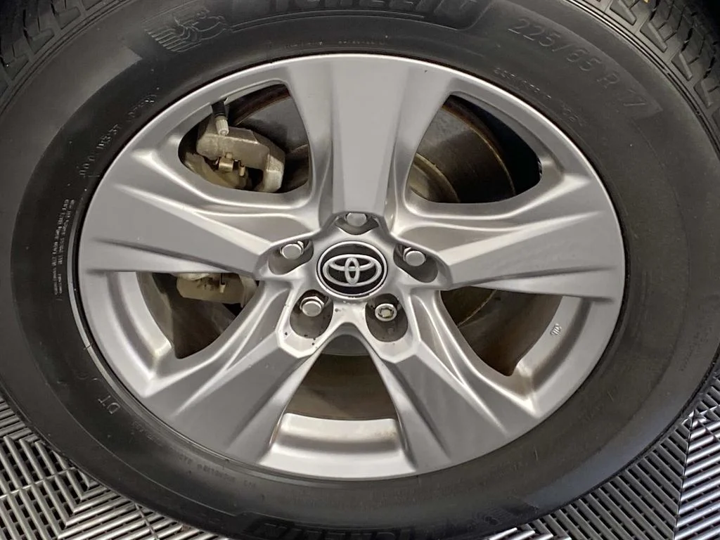 Used 2023 White Toyota XLE image 27