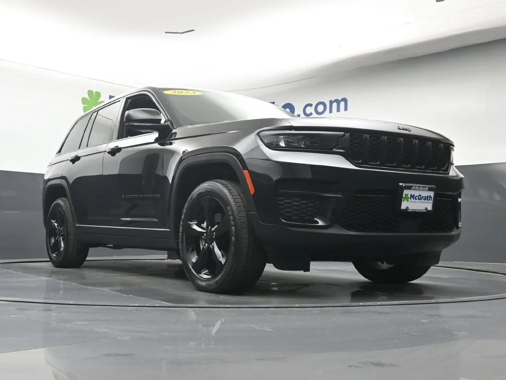 Used 2023 Black Jeep Altitude X image 26