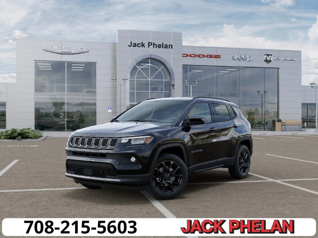 New 2026 Diamond Black Crystal Pearl-Coat Exterior Paint Jeep Latitude image 1