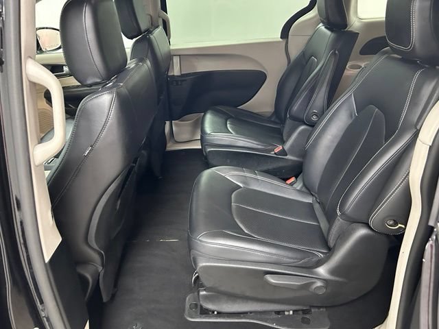 Used 2024  Chrysler Hybrid Select image 15