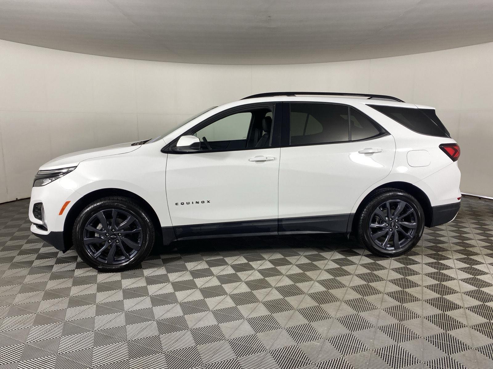 Used 2024 Summit White Chevrolet RS image 4
