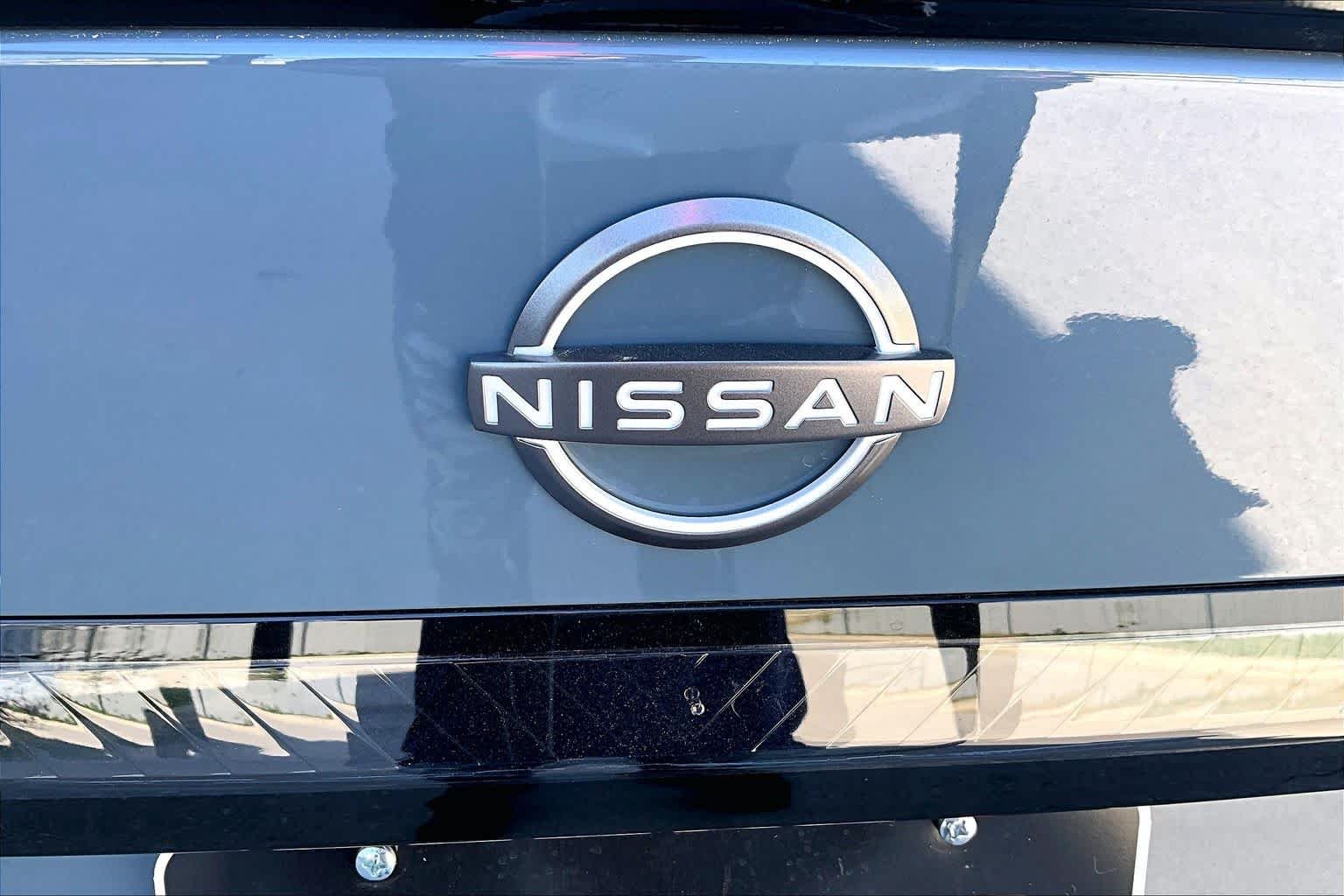 New 2026 Atlantic Gray Metallic / Super Black Two-tone Nissan SR image 8