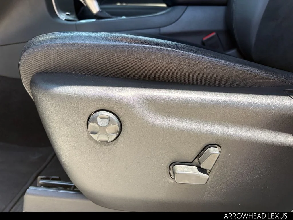 Used 2022 White Jeep Laredo X image 13