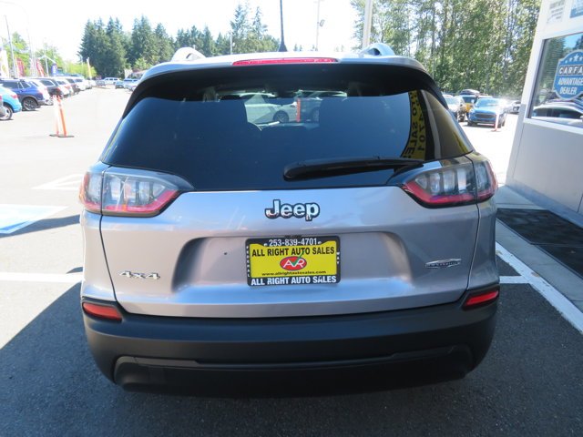 Used 2021 Billet Silver Metallic Clearcoat Jeep Latitude image 4