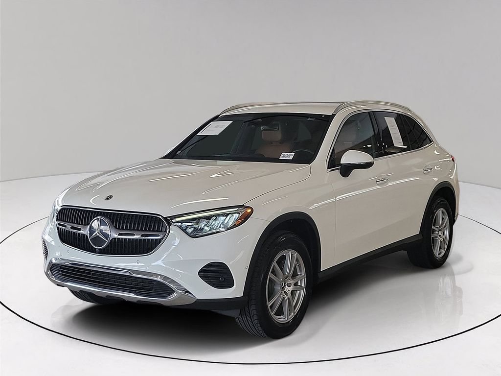 Certified Used 2023 White Mercedes-Benz GLC 300 image 3