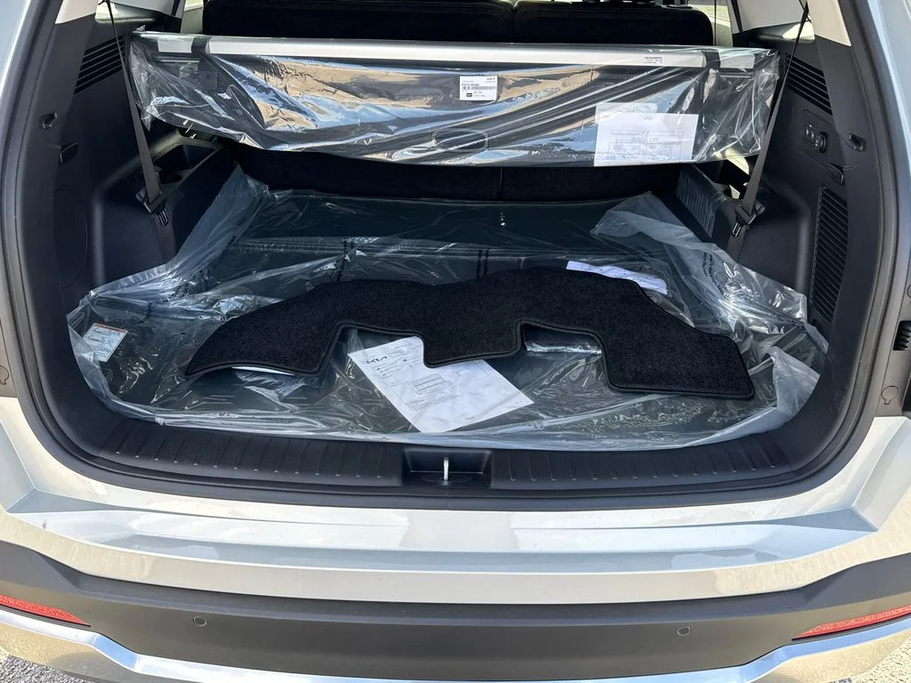 New 2026 Ivory Silver Kia S image 18