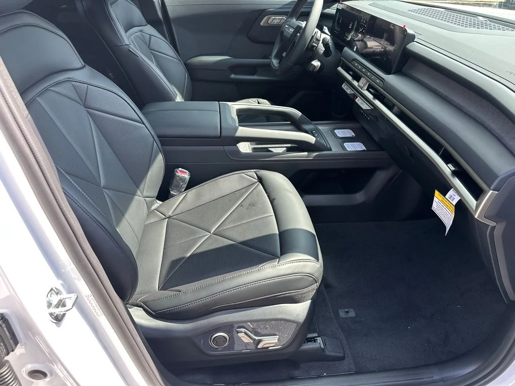 New 2027 White Kia EX image 13