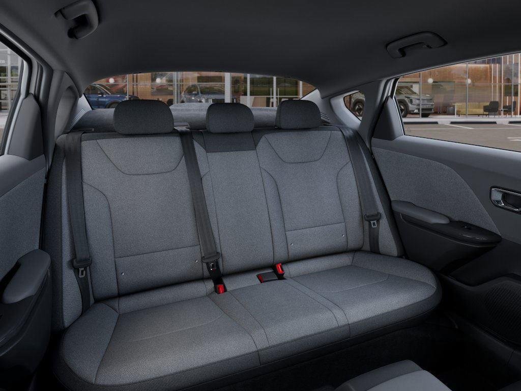 2025 Kia K4 LXS - Photo 35