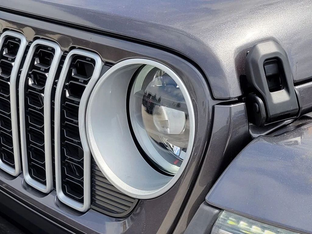 New 2026 Granite Crystal Metallic Clear-Coat Exterior Paint Jeep Sahara image 22