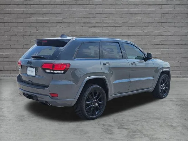 Used 2021 Gray Jeep Laredo X image 5