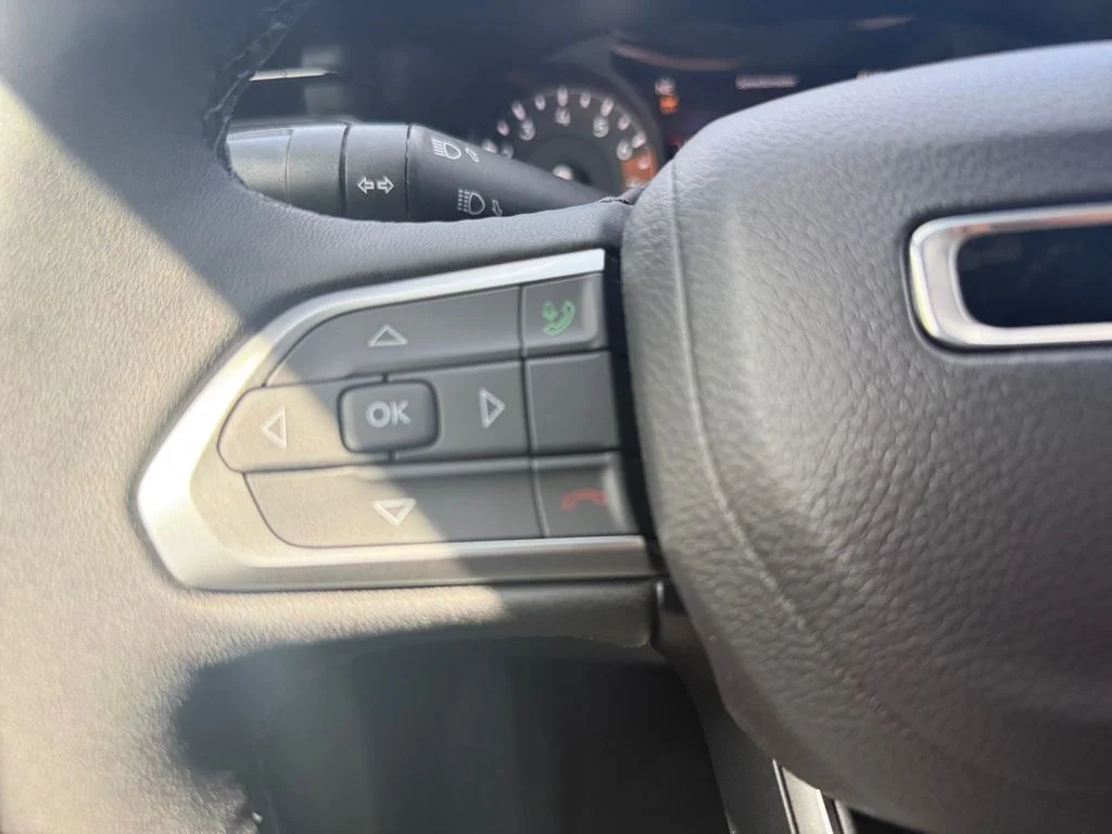 New 2026 Black Jeep Latitude image 22