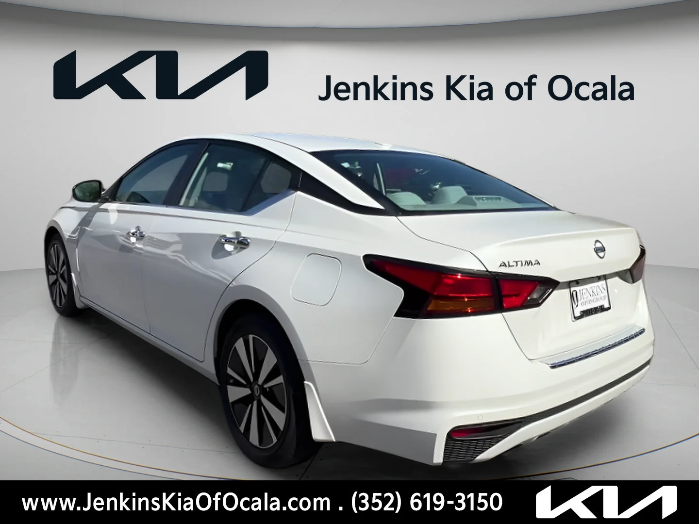 Used 2021 Pearl White Tricoat Nissan 2.5 SV image 10