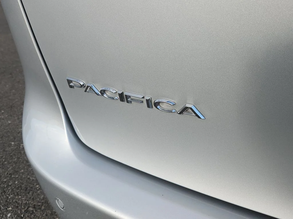 Used 2024 Silver Chrysler Touring L image 12
