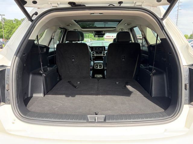 Used 2021 Snow White Pearl Kia EX image 19