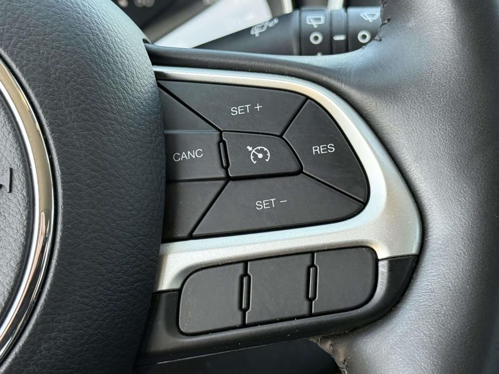 Used 2018 Black Jeep Latitude image 22