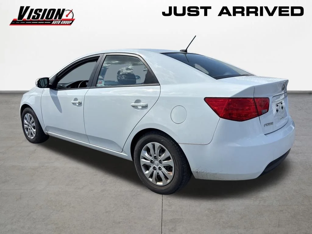 Used 2010 White Kia EX image 3
