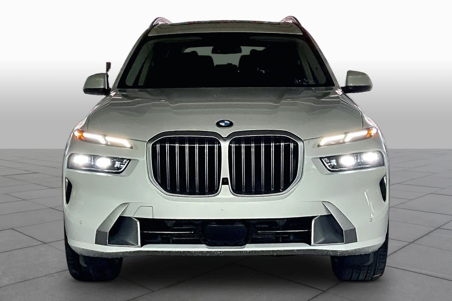 Used 2026 Mineral White Metallic BMW xDrive40i image 3