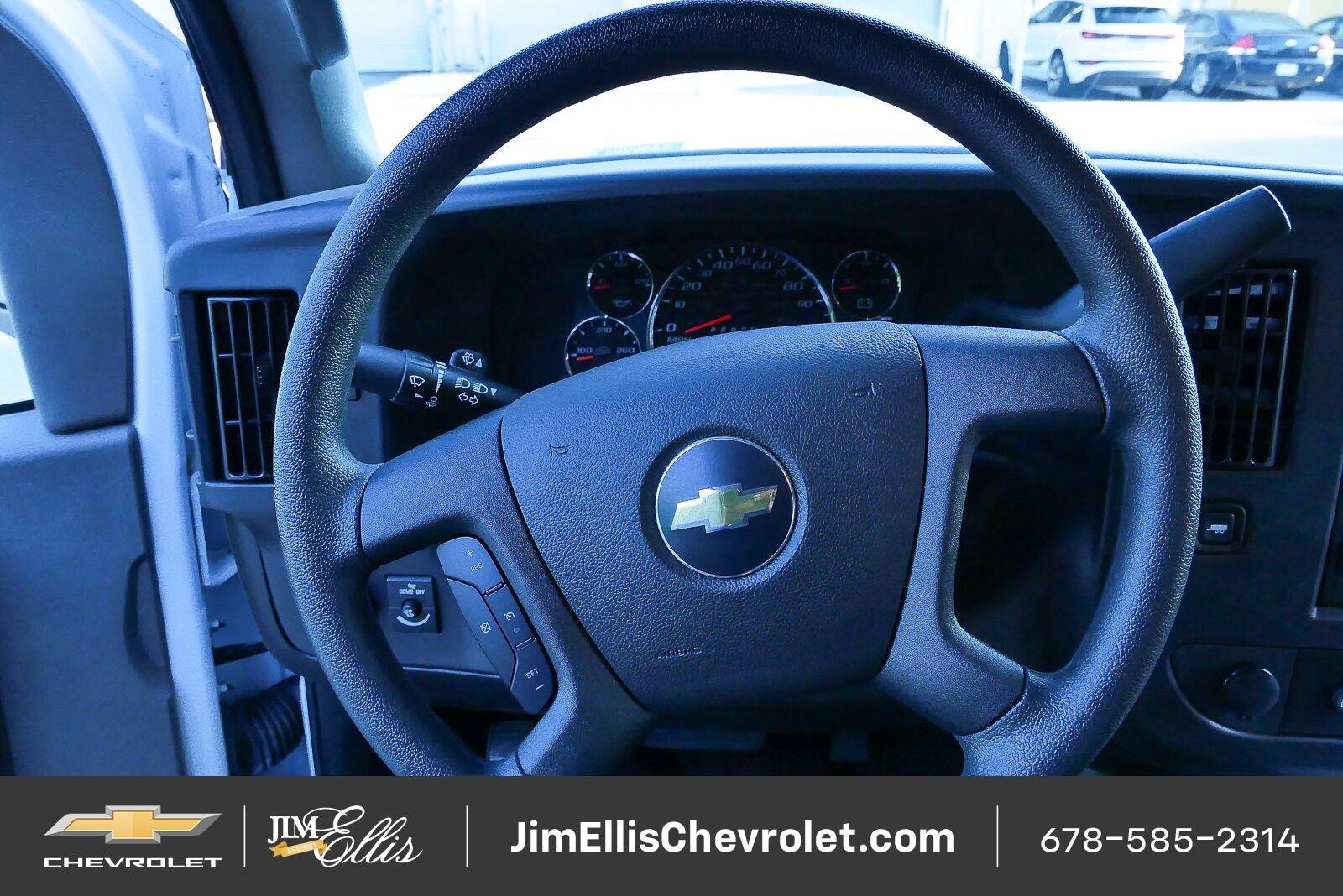 2025 Chevrolet Express Cargo Work Van - Photo 9