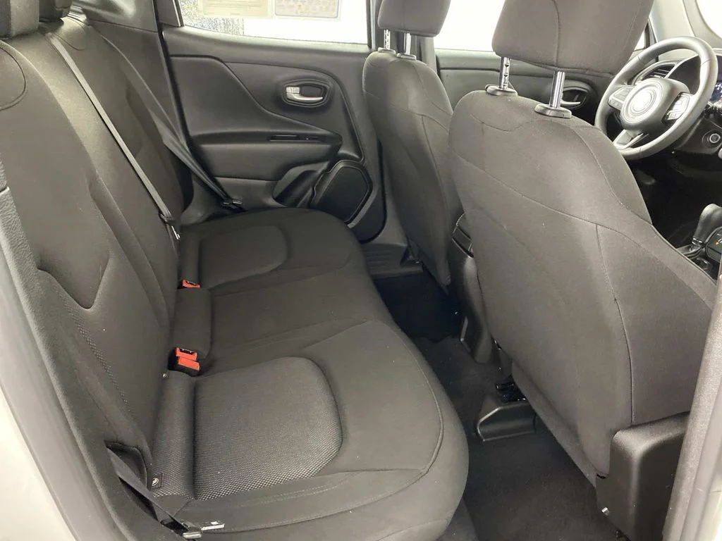 Used 2023 White Jeep Latitude image 12