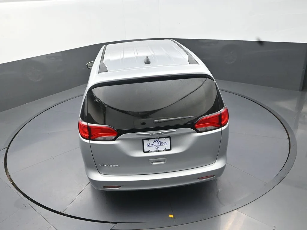 Used 2022 Silver Chrysler LX image 20