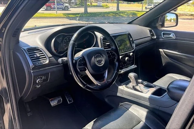Used 2019 Diamond Black Jeep Limited image 14