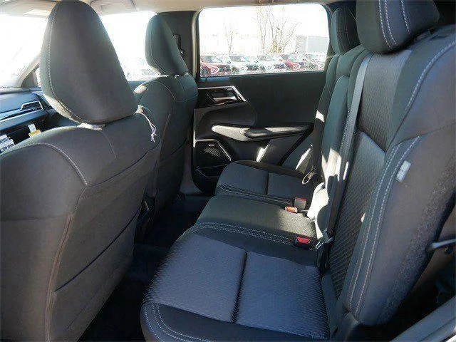 New 2026 Labrador Black Pearl Mitsubishi ES image 5