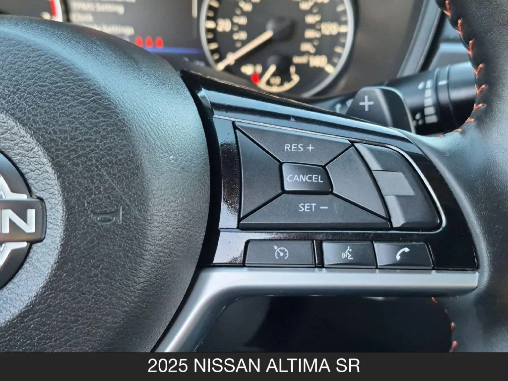 Used 2025 White Nissan 2.5 SR image 18