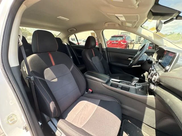 Used 2021 Aspen White Nissan SR image 4