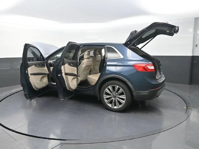 Used 2016 Blue Lincoln Reserve image 35