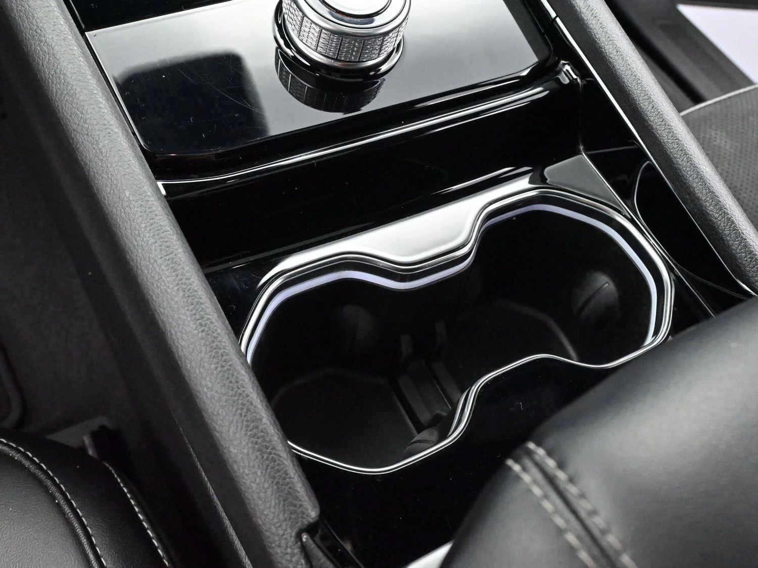 Used 2023 White Jeep Altitude image 18