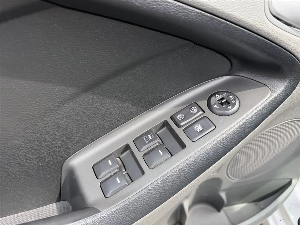 Used 2018 Silver Kia LX image 14