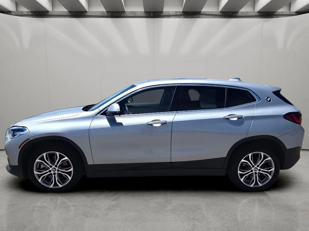 Used 2022 Glacier Silver Metallic BMW xDrive28i image 2