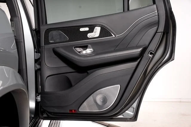 Used 2021 Maybach Two-Tone Paint Iridium Silver/Selenite Gre Mercedes-Benz Maybach GLS 600 image 68