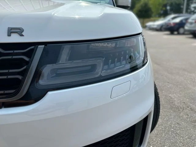 Used 2022 White Land Rover HSE Silver Edition image 9