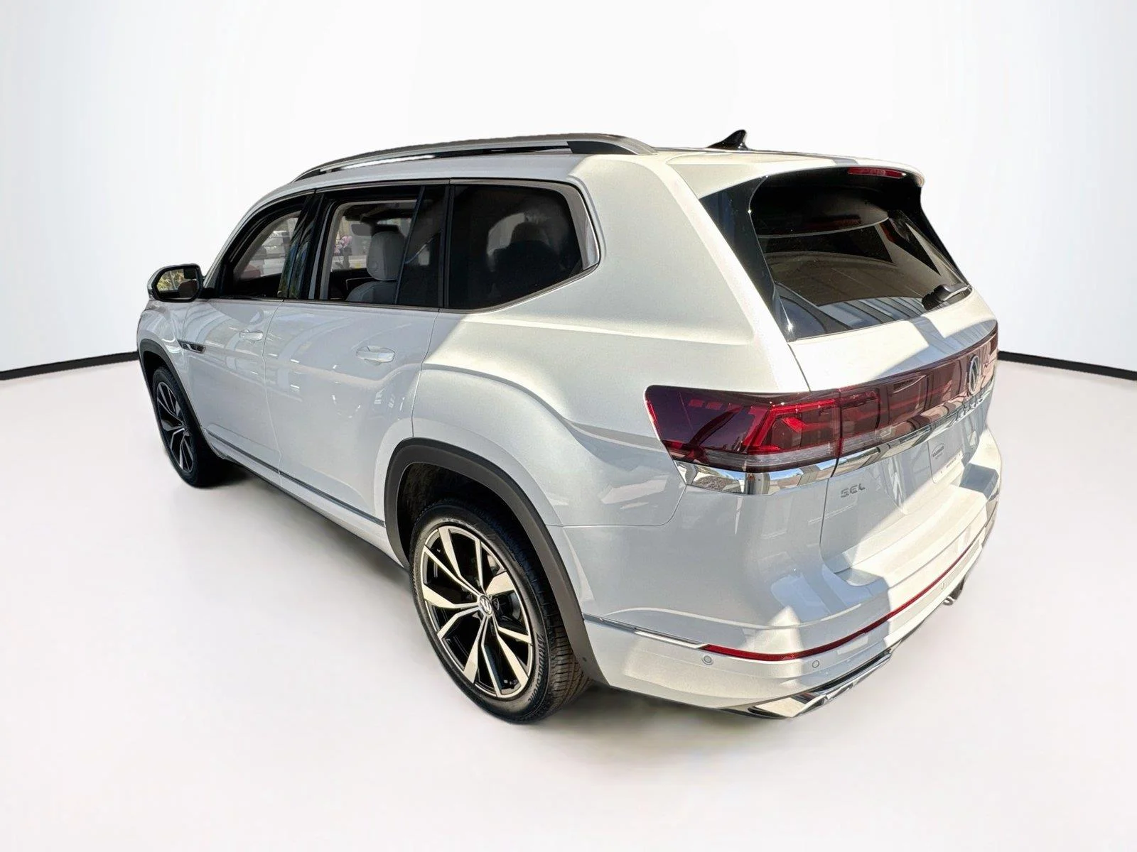 New 2026 Opal White Pearl Volkswagen 2.0T SEL Premium R-Line image 2
