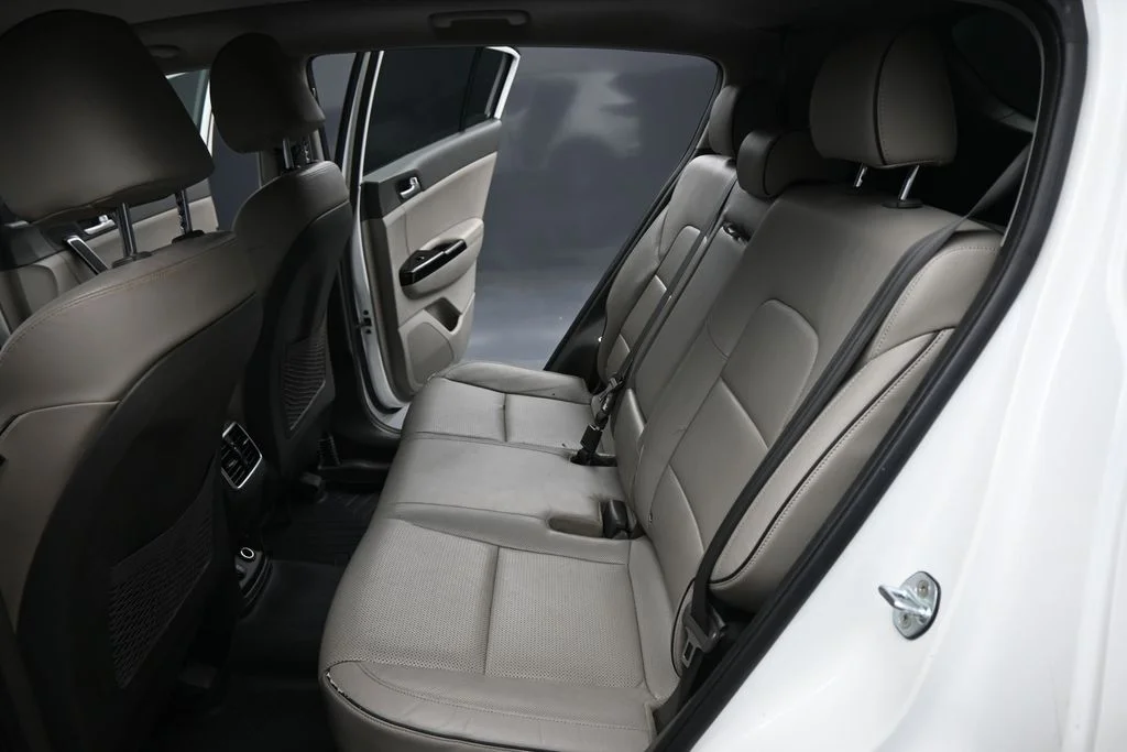 Used 2018 White Kia EX image 21