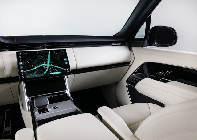 New 2026 Fuji White Land Rover SE image 16